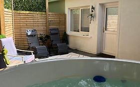 Seid Bo - Sleeps 6 - New Private 6 Person Hottub Available